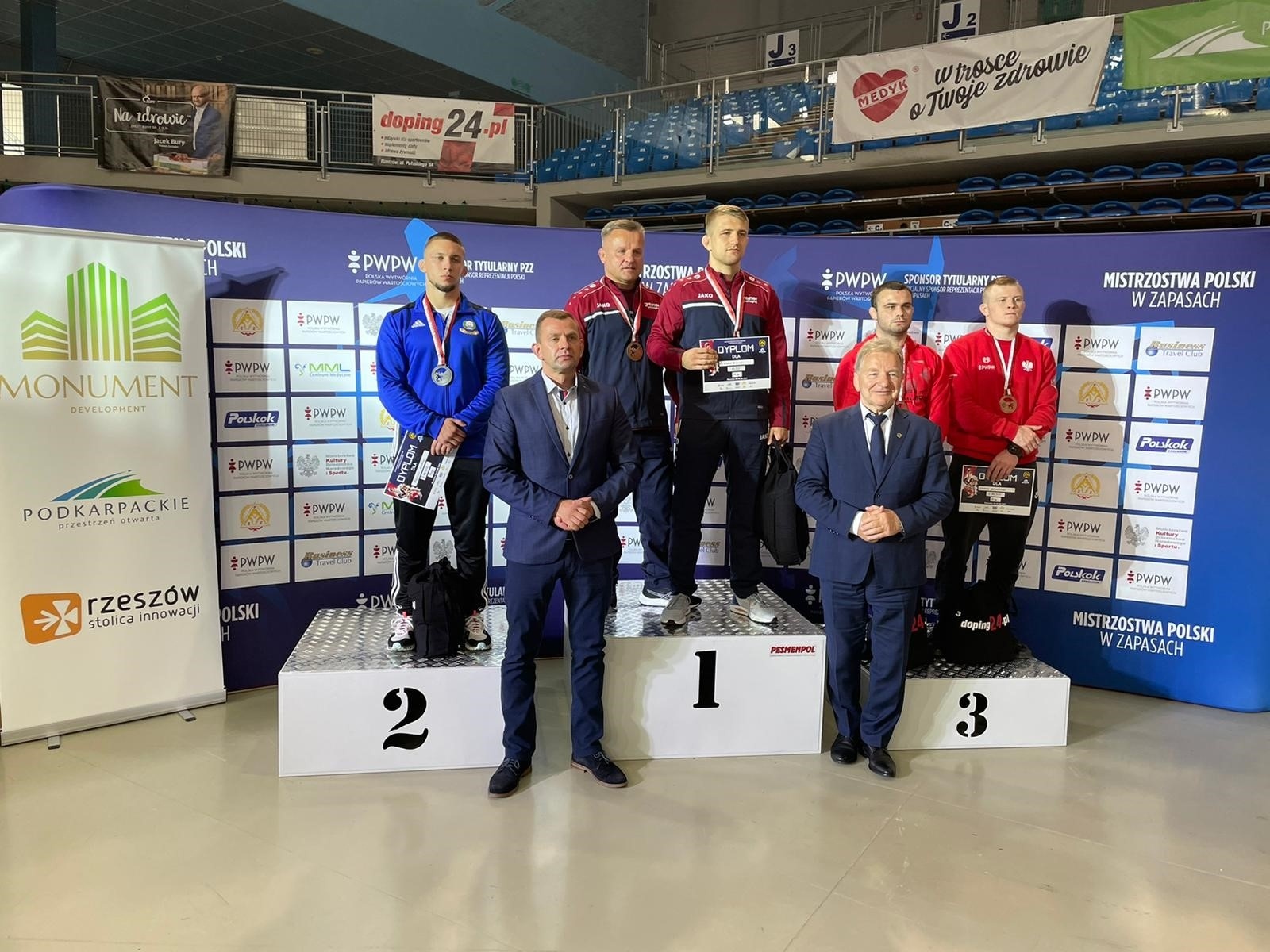 Zdjęcie w galerii na portalu naszraciborz.pl: Udany start zapaśników brzeźnickiego Dębu na Mistrzostwach Polski Seniorów wiadomości z regionu