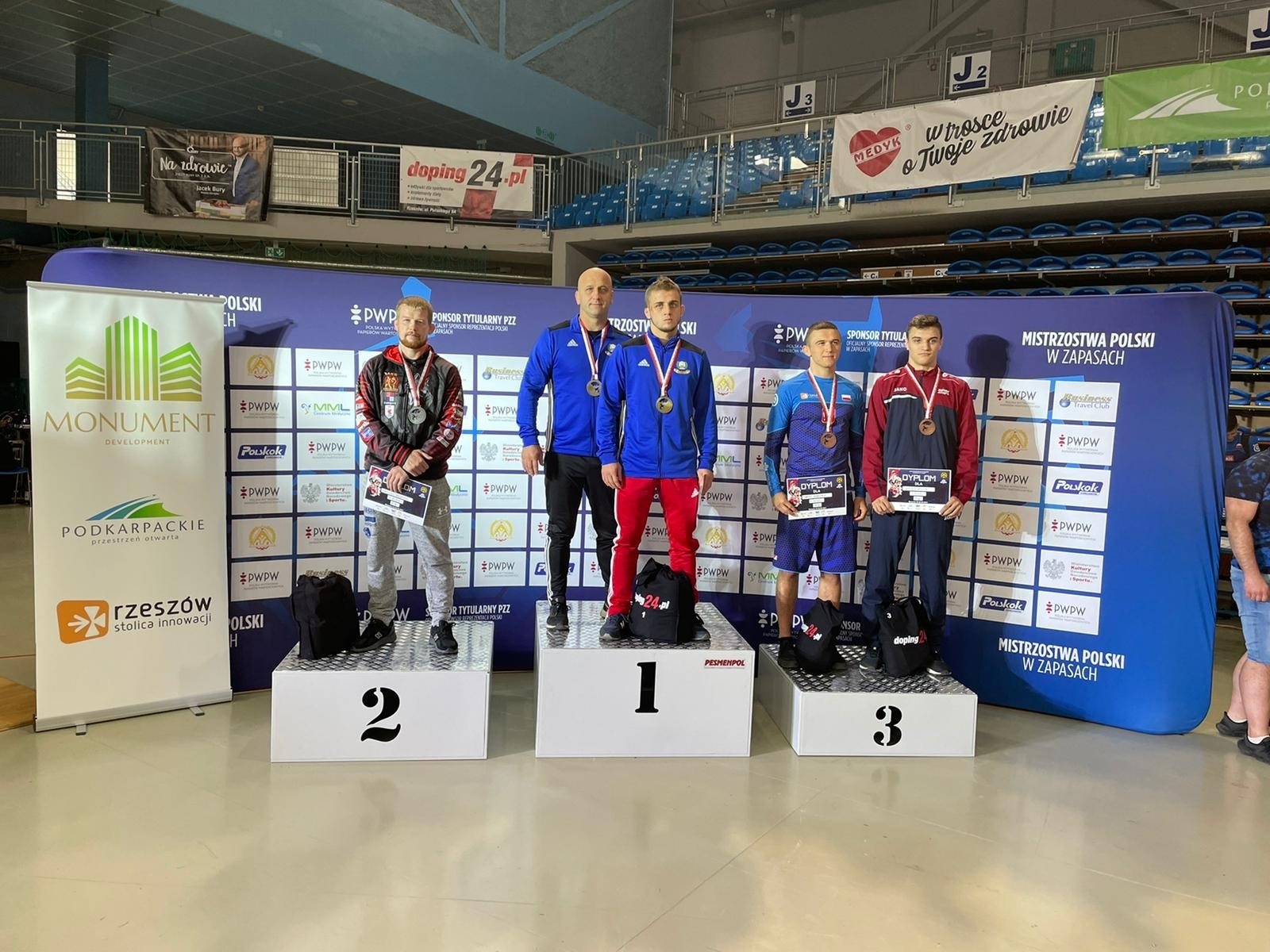 Zdjęcie w galerii na portalu naszraciborz.pl: Udany start zapaśników brzeźnickiego Dębu na Mistrzostwach Polski Seniorów wiadomości z regionu