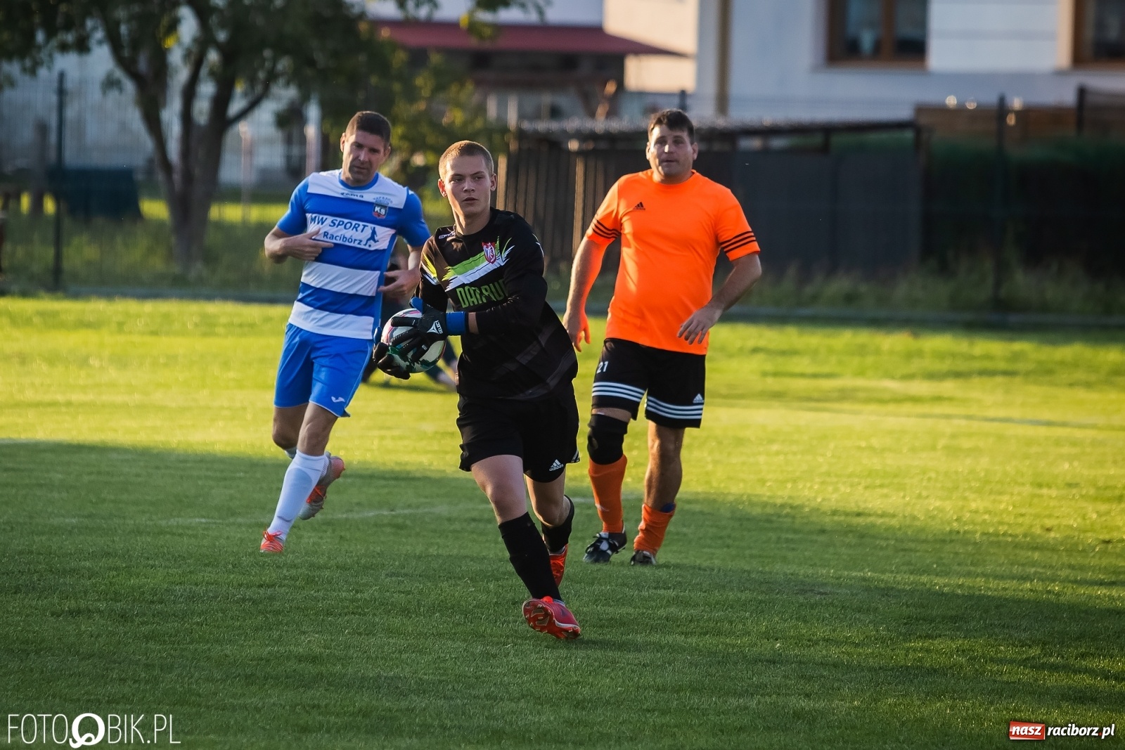 Zdjęcie w galerii na portalu naszraciborz.pl: Dreszczowiec w serii rzutów karnych. Studzienna za burtą Pucharu Polski [FOTO] wiadomości z regionu