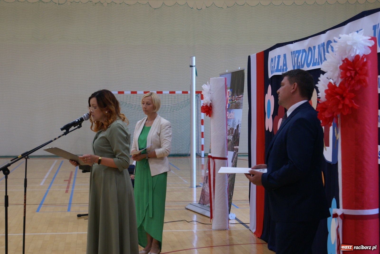 Zdjęcie w galerii na portalu naszraciborz.pl: Prymusi z gminy Rudnik z nagrodami wójta wiadomości z regionu