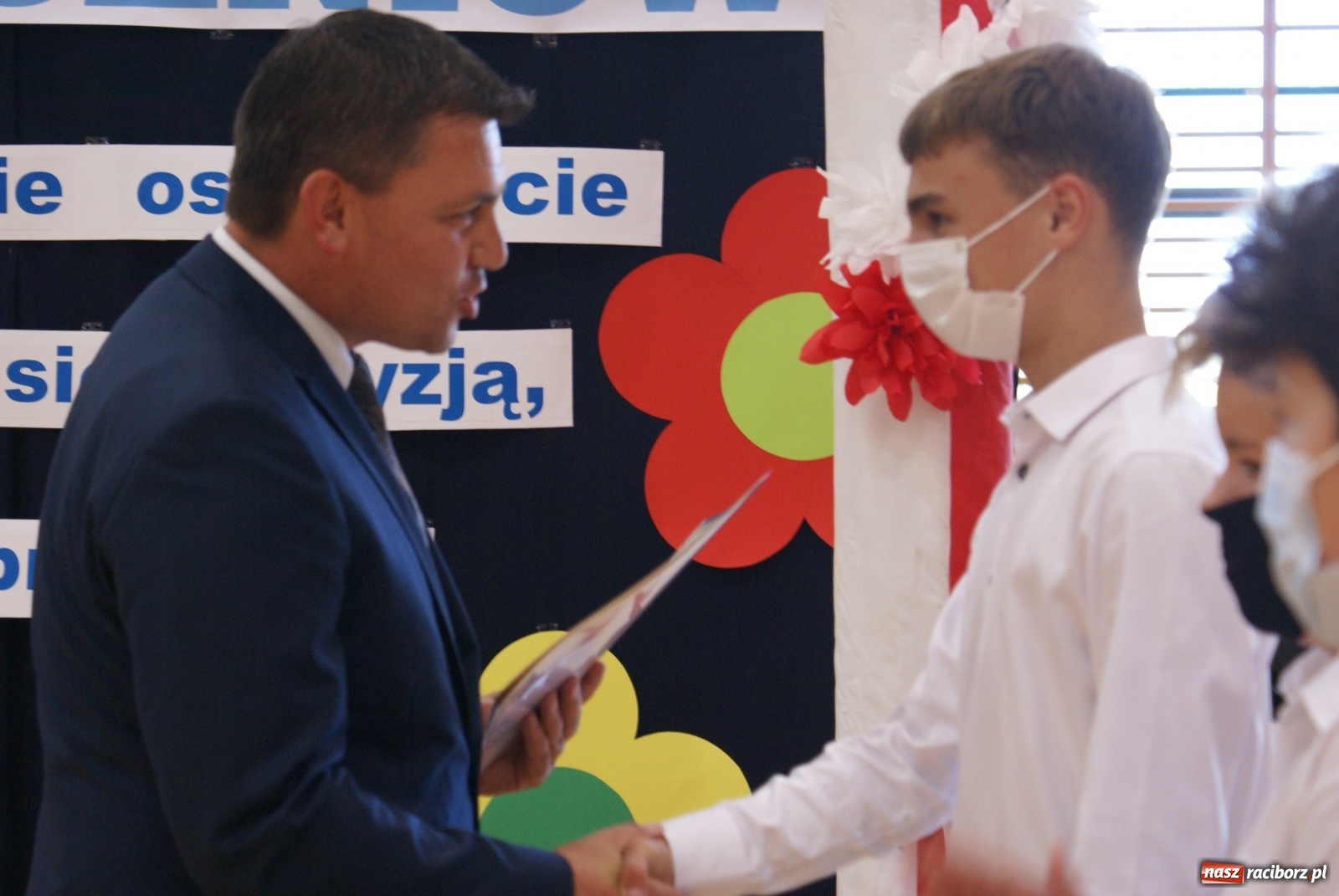 Zdjęcie w galerii na portalu naszraciborz.pl: Prymusi z gminy Rudnik z nagrodami wójta wiadomości z regionu