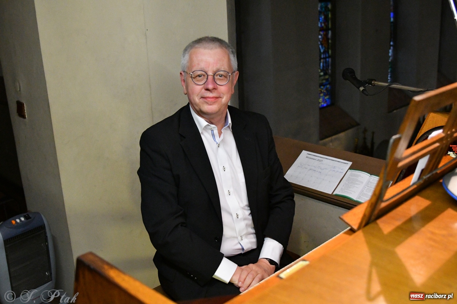Zdjęcie w galerii na portalu naszraciborz.pl: Światowej sławy organista improwizator zagrał w kościele farnym wiadomości z regionu