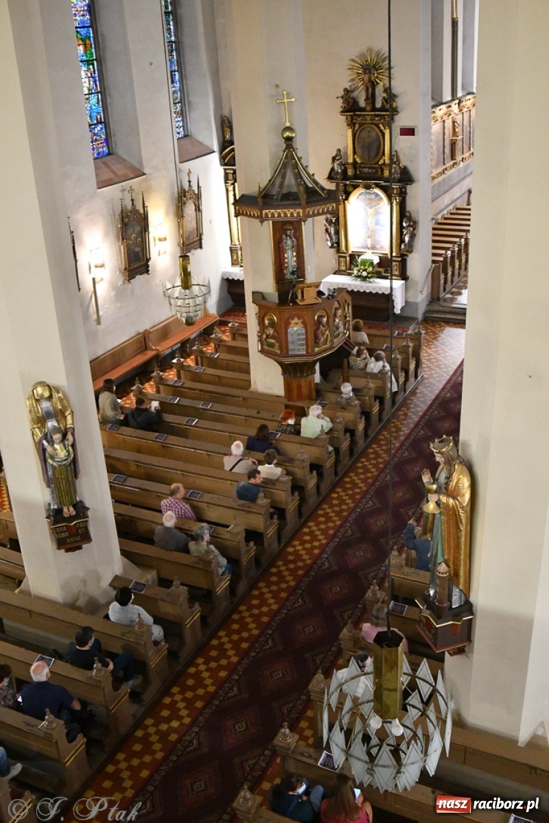 Zdjęcie w galerii na portalu naszraciborz.pl: Światowej sławy organista improwizator zagrał w kościele farnym wiadomości z regionu