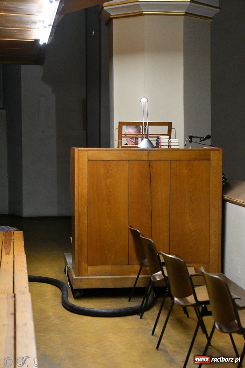 Zdjęcie w galerii na portalu naszraciborz.pl: Światowej sławy organista improwizator zagrał w kościele farnym wiadomości z regionu