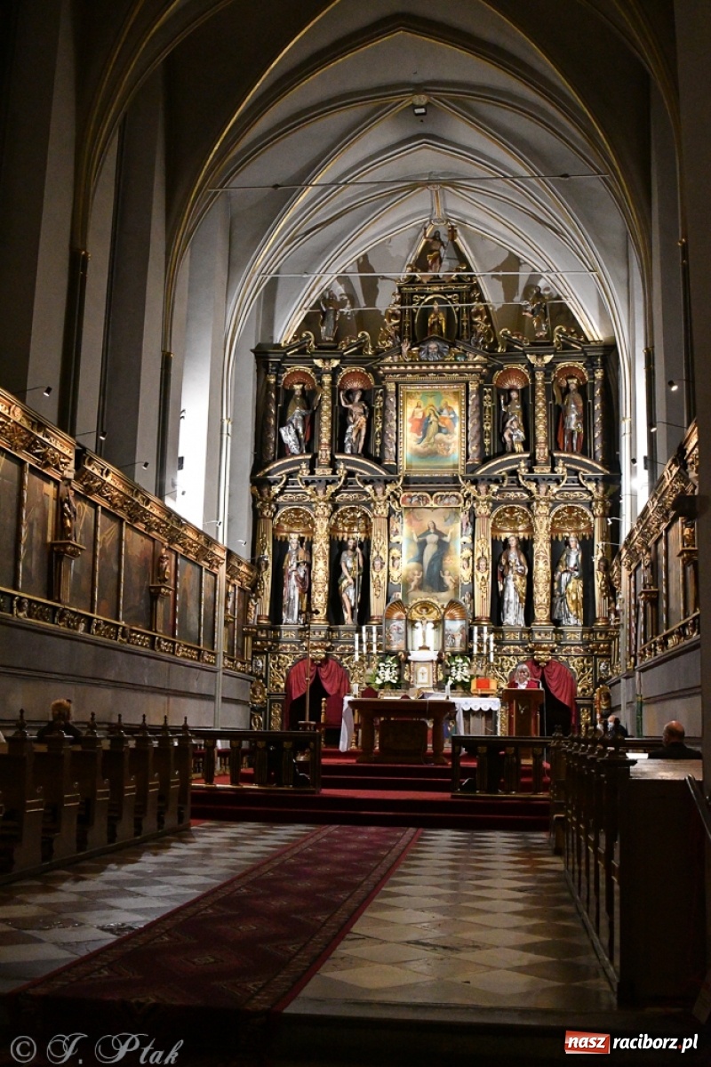 Zdjęcie w galerii na portalu naszraciborz.pl: Światowej sławy organista improwizator zagrał w kościele farnym wiadomości z regionu