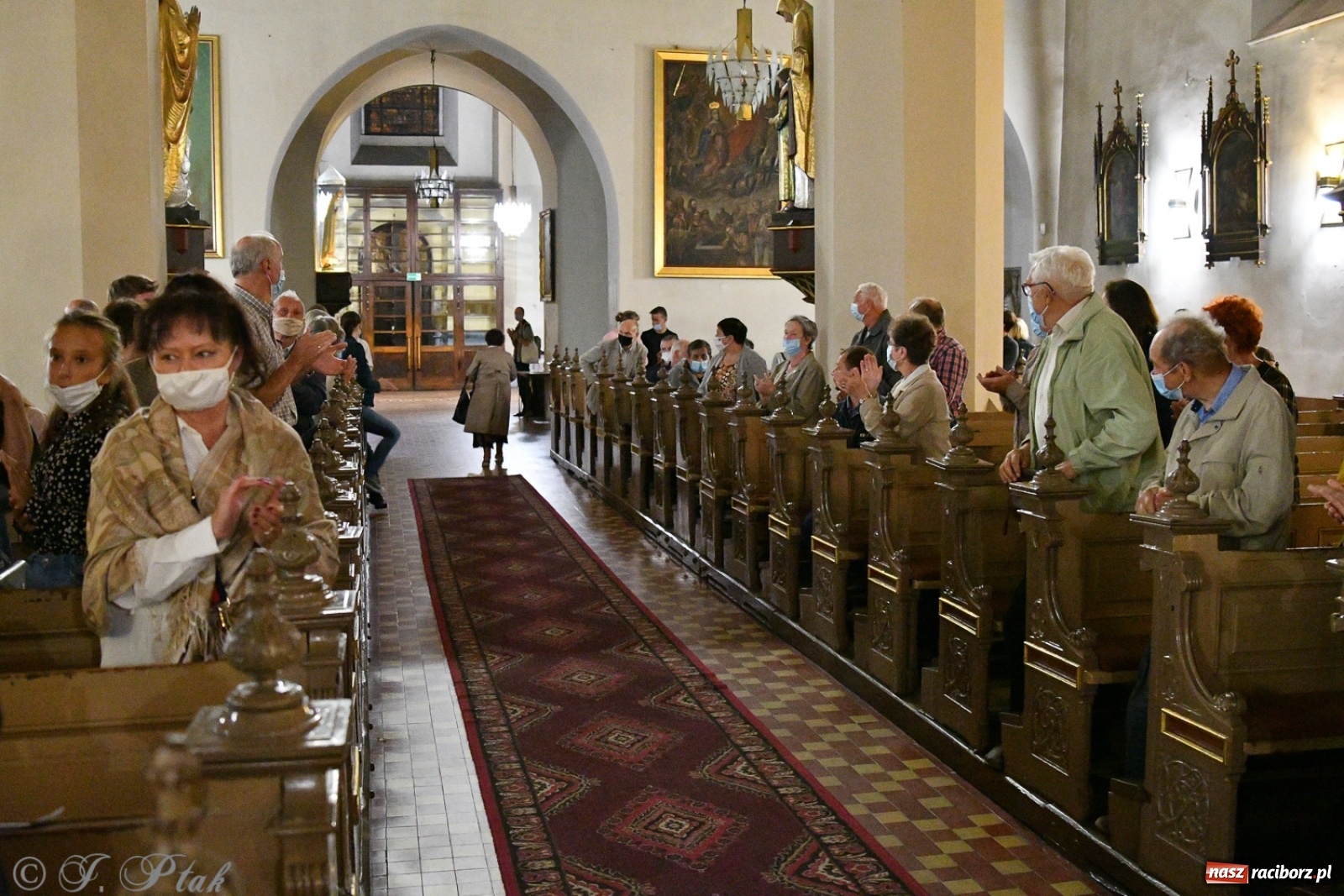 Zdjęcie w galerii na portalu naszraciborz.pl: Światowej sławy organista improwizator zagrał w kościele farnym wiadomości z regionu