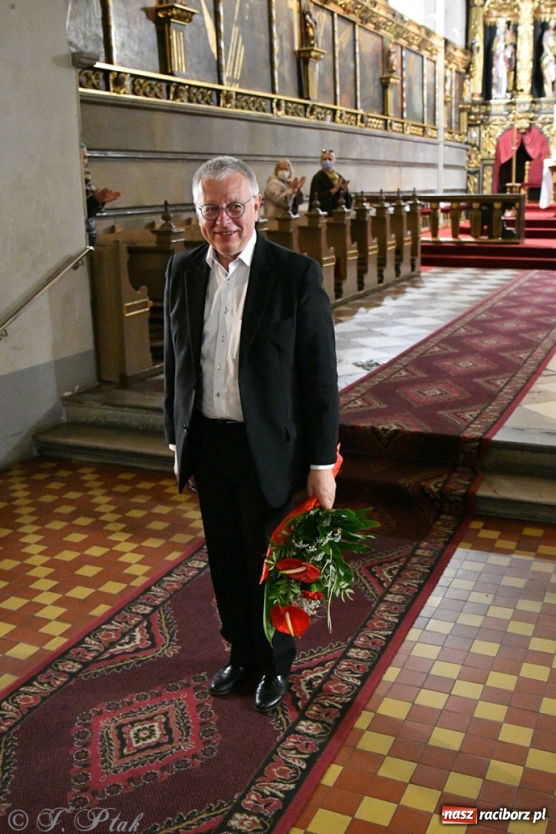 Zdjęcie w galerii na portalu naszraciborz.pl: Światowej sławy organista improwizator zagrał w kościele farnym wiadomości z regionu