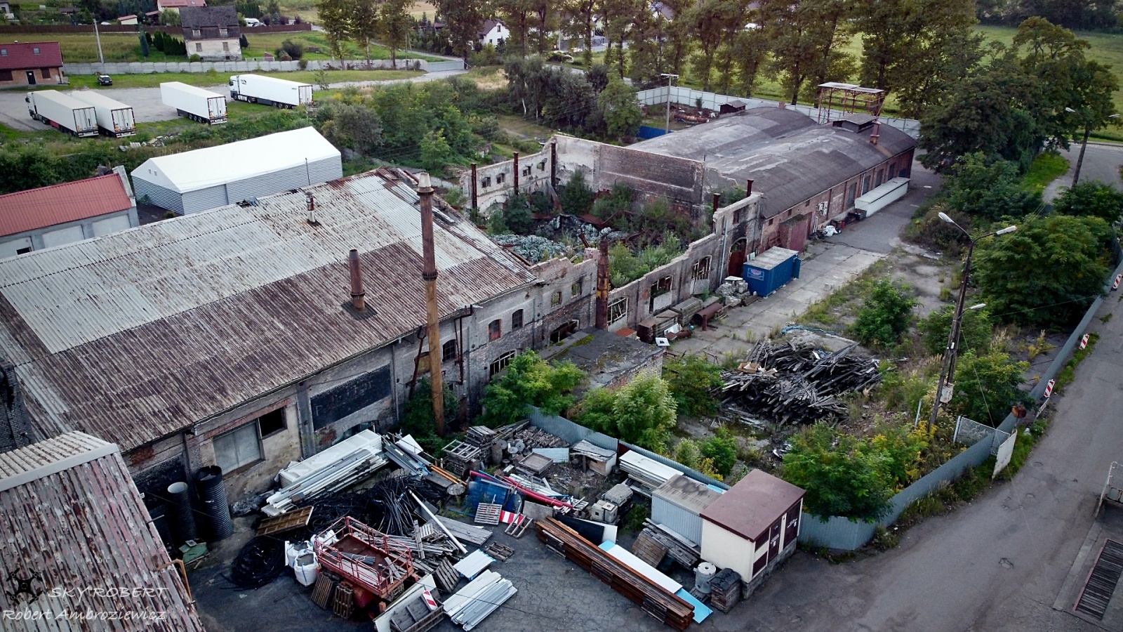 Zdjęcie w galerii na portalu naszraciborz.pl: Spalona pięć lat temu hala byłej Emy-Brzezie ma nowego właściciela [FOTO LOTNICZE] wiadomości z regionu