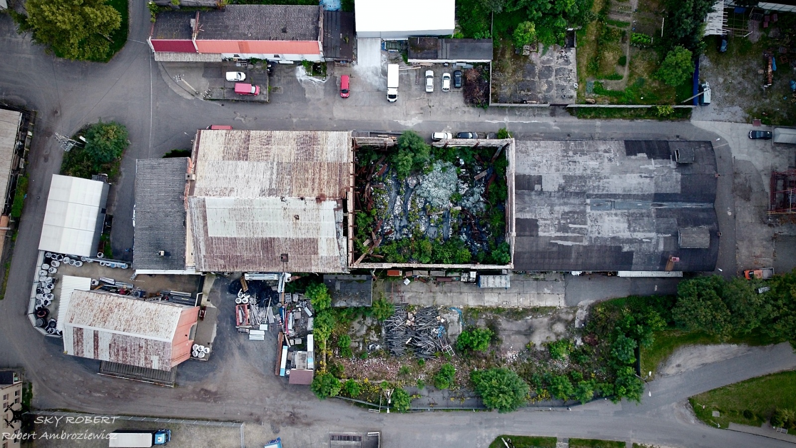 Zdjęcie w galerii na portalu naszraciborz.pl: Spalona pięć lat temu hala byłej Emy-Brzezie ma nowego właściciela [FOTO LOTNICZE] wiadomości z regionu