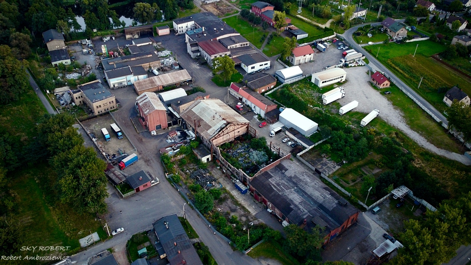Zdjęcie w galerii na portalu naszraciborz.pl: Spalona pięć lat temu hala byłej Emy-Brzezie ma nowego właściciela [FOTO LOTNICZE] wiadomości z regionu