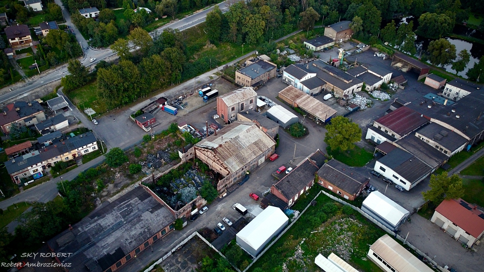 Zdjęcie w galerii na portalu naszraciborz.pl: Spalona pięć lat temu hala byłej Emy-Brzezie ma nowego właściciela [FOTO LOTNICZE] wiadomości z regionu