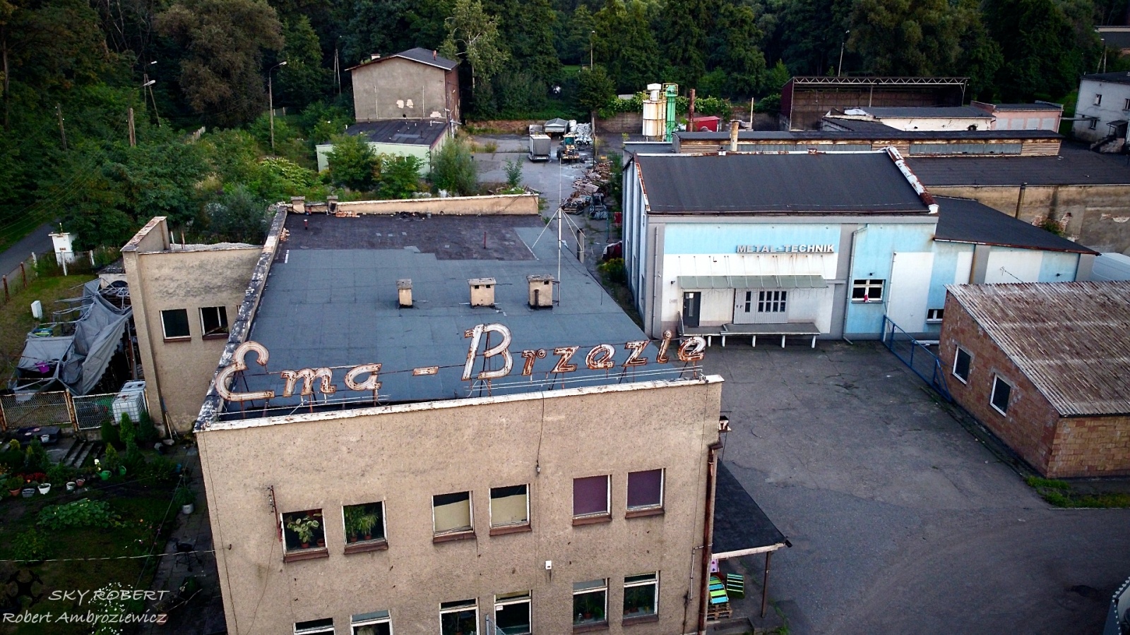 Zdjęcie w galerii na portalu naszraciborz.pl: Spalona pięć lat temu hala byłej Emy-Brzezie ma nowego właściciela [FOTO LOTNICZE] wiadomości z regionu