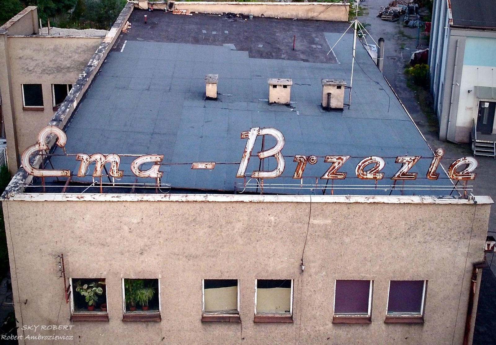 Zdjęcie w galerii na portalu naszraciborz.pl: Spalona pięć lat temu hala byłej Emy-Brzezie ma nowego właściciela [FOTO LOTNICZE] wiadomości z regionu