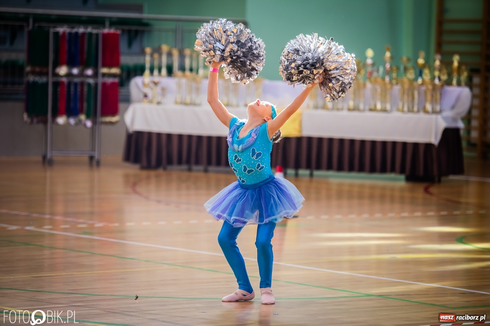 Zdjęcie w galerii na portalu naszraciborz.pl: Ruszyły Otwarte Mistrzostwa Polski Mażoretek w Arenie Rafako [FOTO] wiadomości z regionu