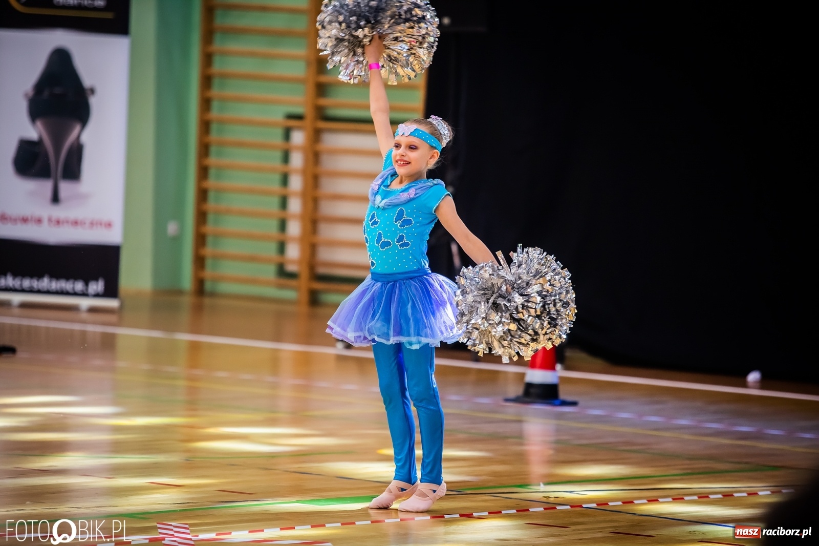 Zdjęcie w galerii na portalu naszraciborz.pl: Ruszyły Otwarte Mistrzostwa Polski Mażoretek w Arenie Rafako [FOTO] wiadomości z regionu