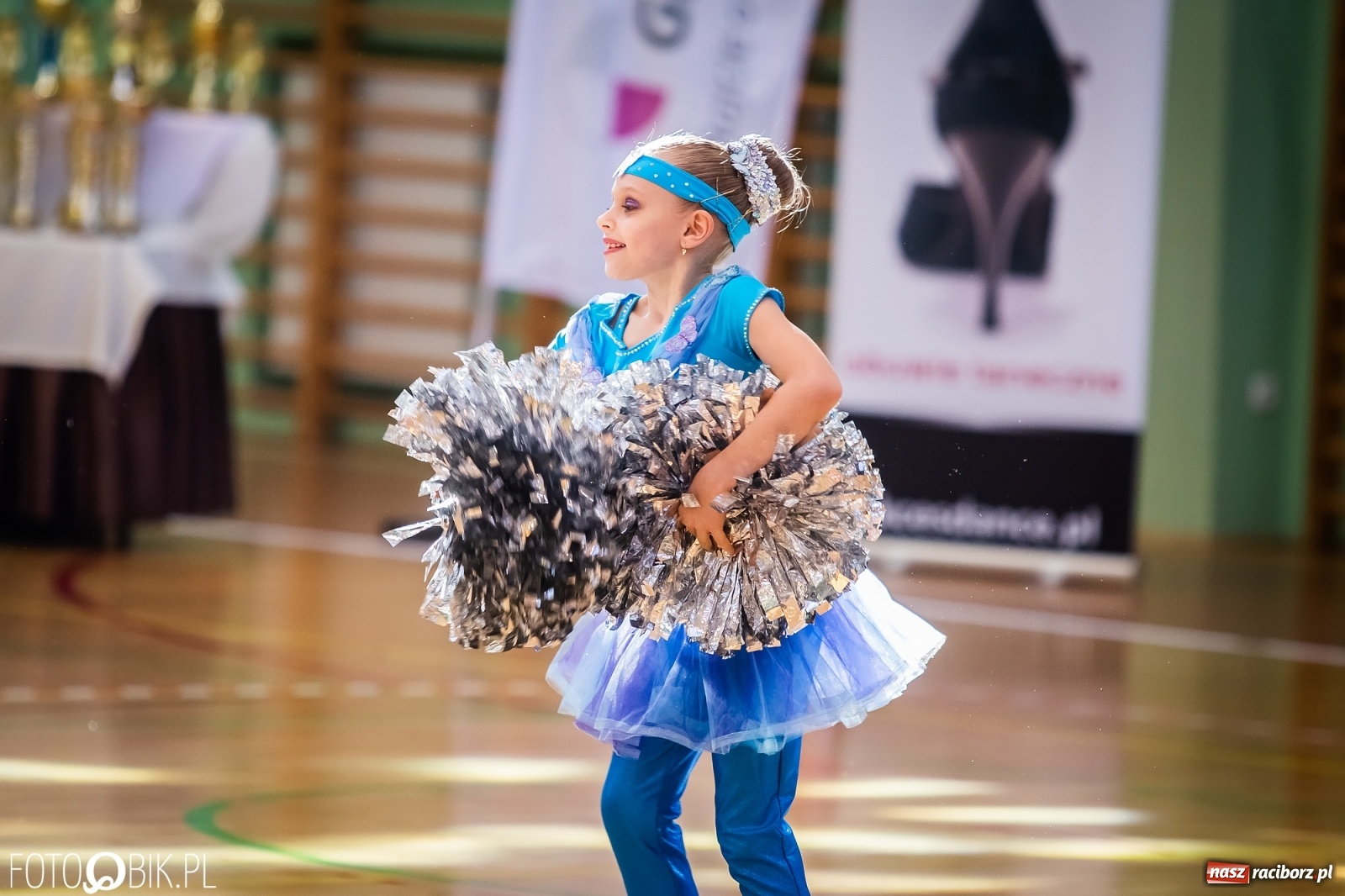 Zdjęcie w galerii na portalu naszraciborz.pl: Ruszyły Otwarte Mistrzostwa Polski Mażoretek w Arenie Rafako [FOTO] wiadomości z regionu