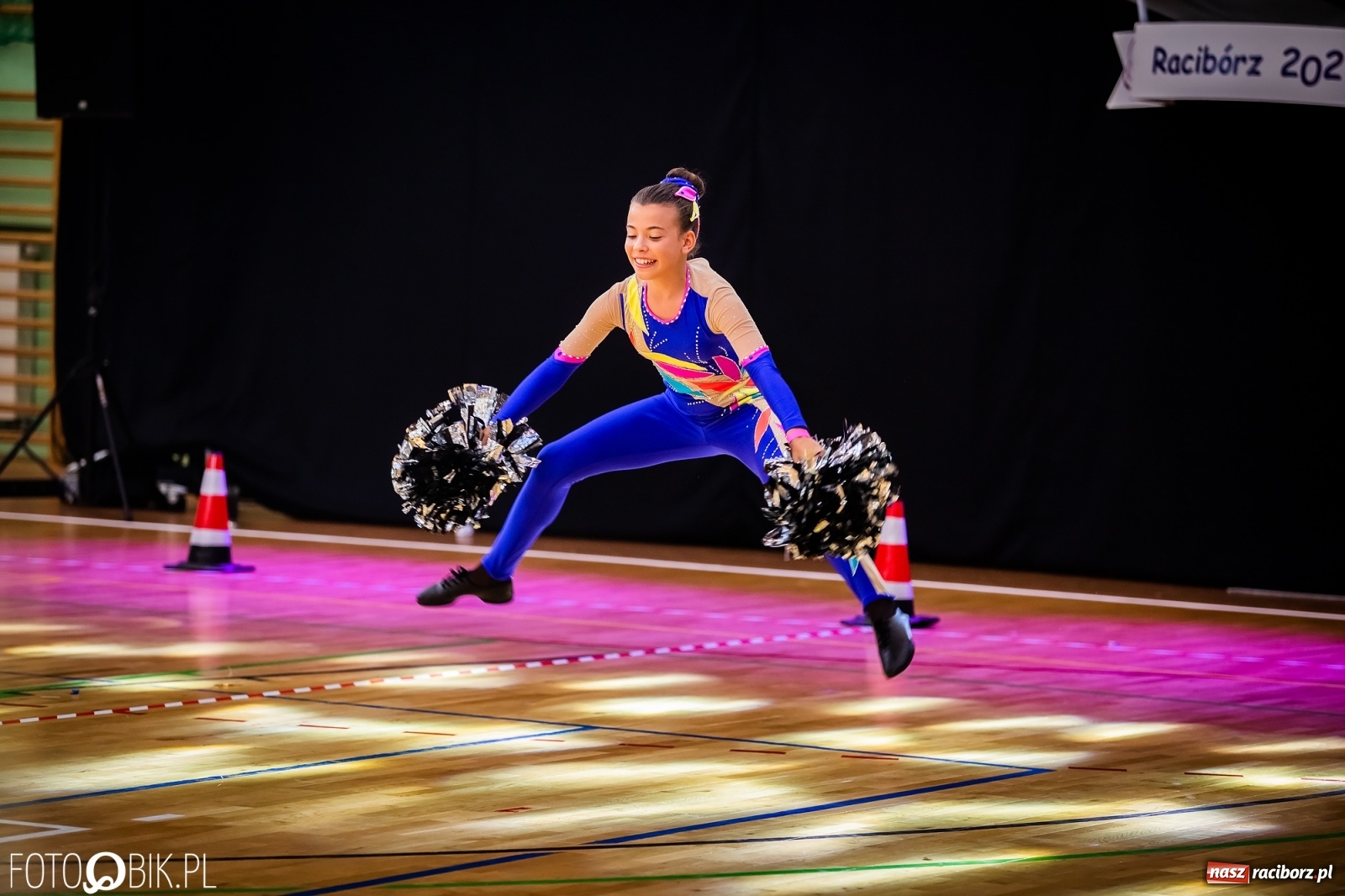 Zdjęcie w galerii na portalu naszraciborz.pl: Ruszyły Otwarte Mistrzostwa Polski Mażoretek w Arenie Rafako [FOTO] wiadomości z regionu