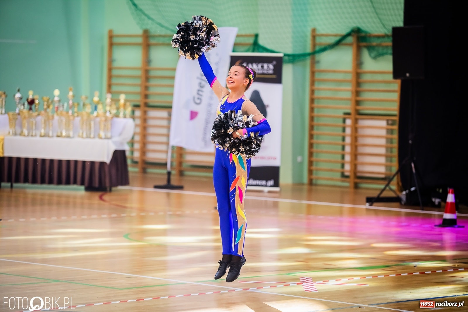 Zdjęcie w galerii na portalu naszraciborz.pl: Ruszyły Otwarte Mistrzostwa Polski Mażoretek w Arenie Rafako [FOTO] wiadomości z regionu