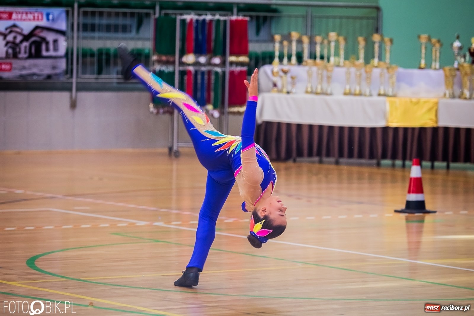 Zdjęcie w galerii na portalu naszraciborz.pl: Ruszyły Otwarte Mistrzostwa Polski Mażoretek w Arenie Rafako [FOTO] wiadomości z regionu