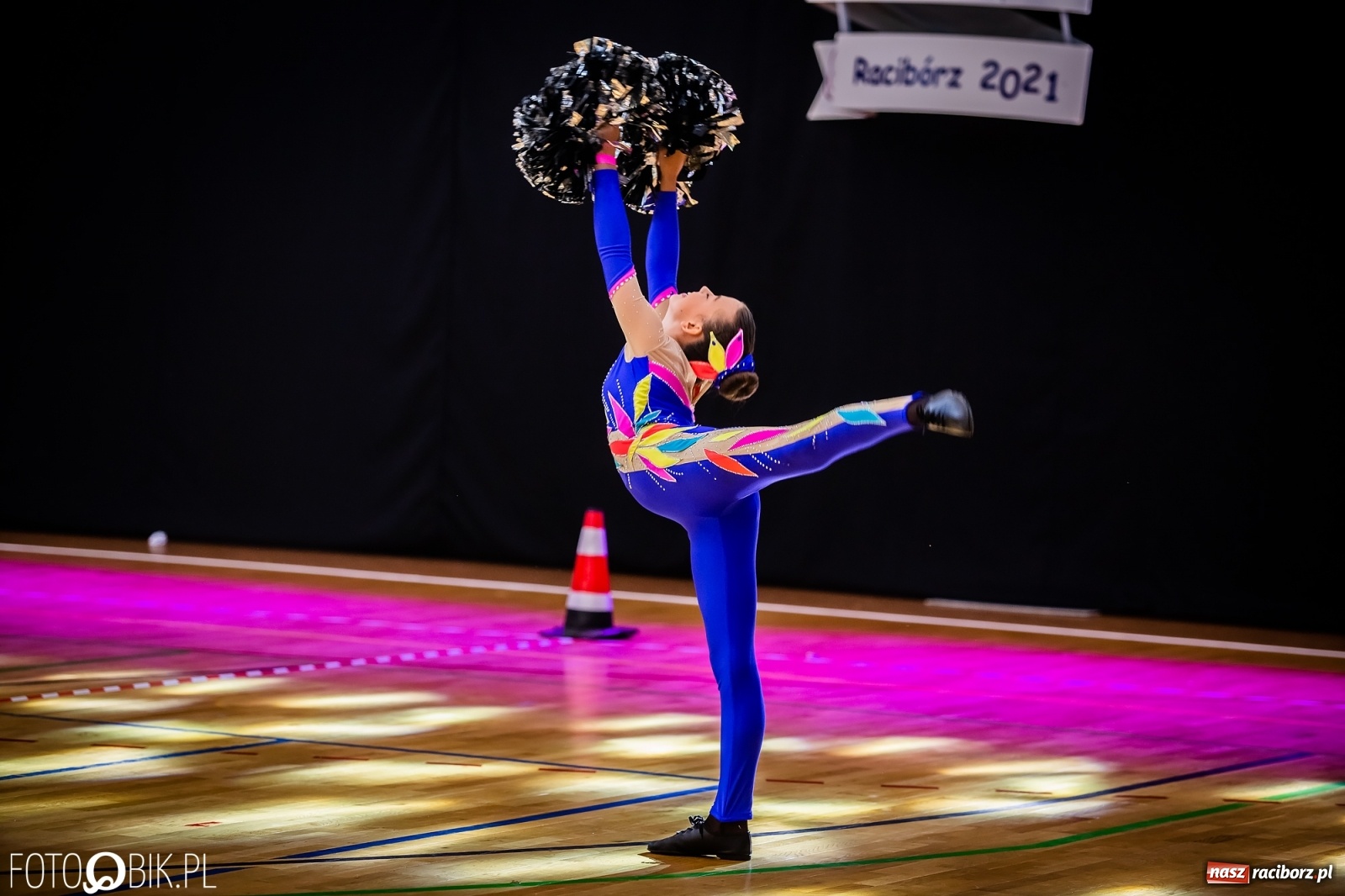 Zdjęcie w galerii na portalu naszraciborz.pl: Ruszyły Otwarte Mistrzostwa Polski Mażoretek w Arenie Rafako [FOTO] wiadomości z regionu