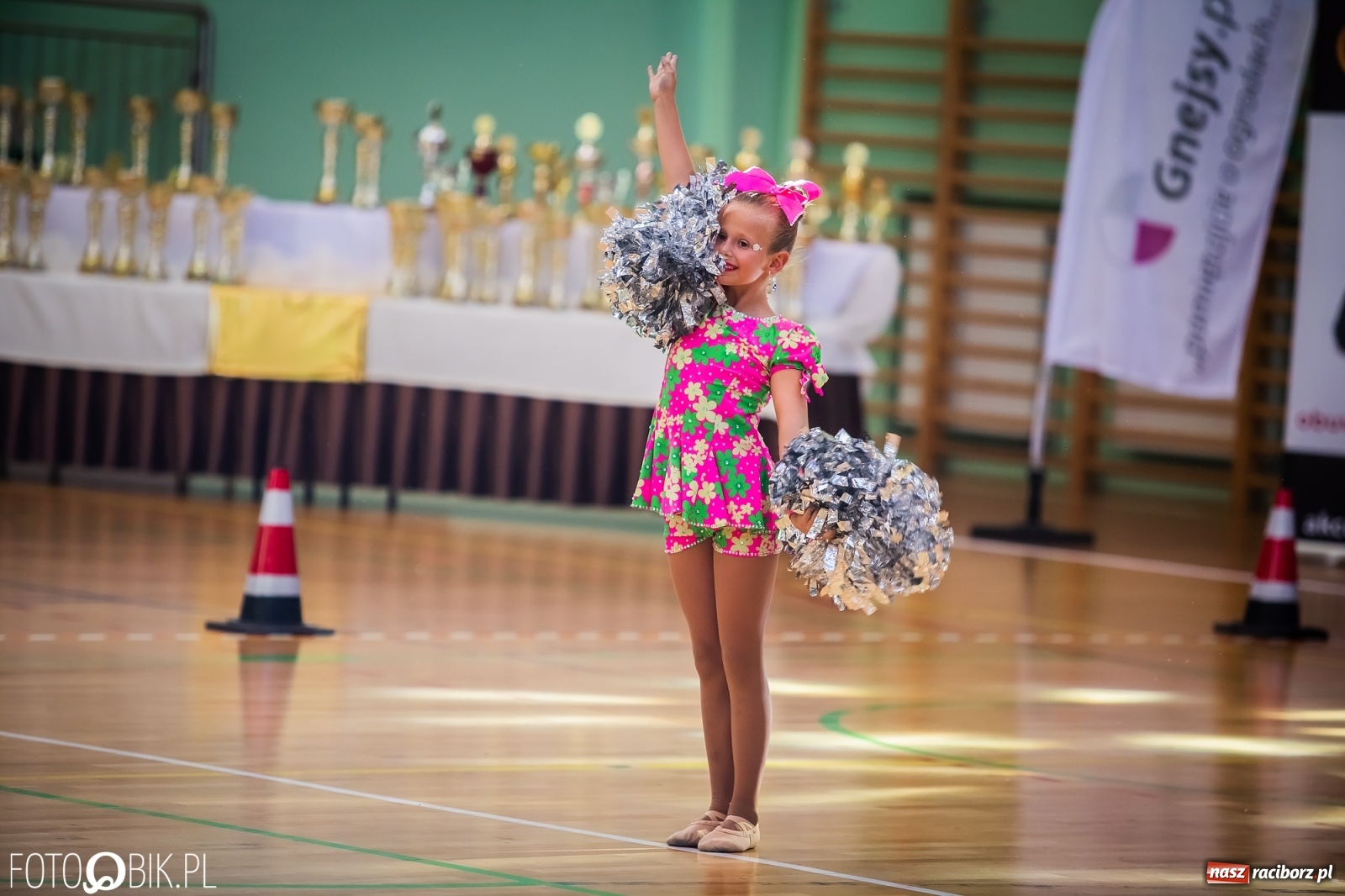 Zdjęcie w galerii na portalu naszraciborz.pl: Ruszyły Otwarte Mistrzostwa Polski Mażoretek w Arenie Rafako [FOTO] wiadomości z regionu