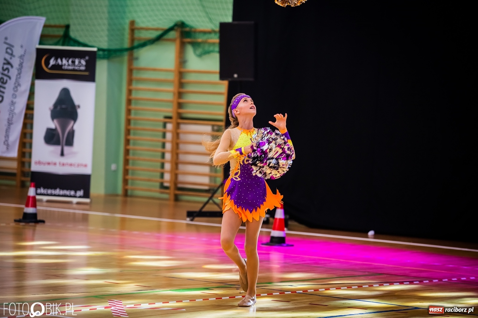 Zdjęcie w galerii na portalu naszraciborz.pl: Ruszyły Otwarte Mistrzostwa Polski Mażoretek w Arenie Rafako [FOTO] wiadomości z regionu