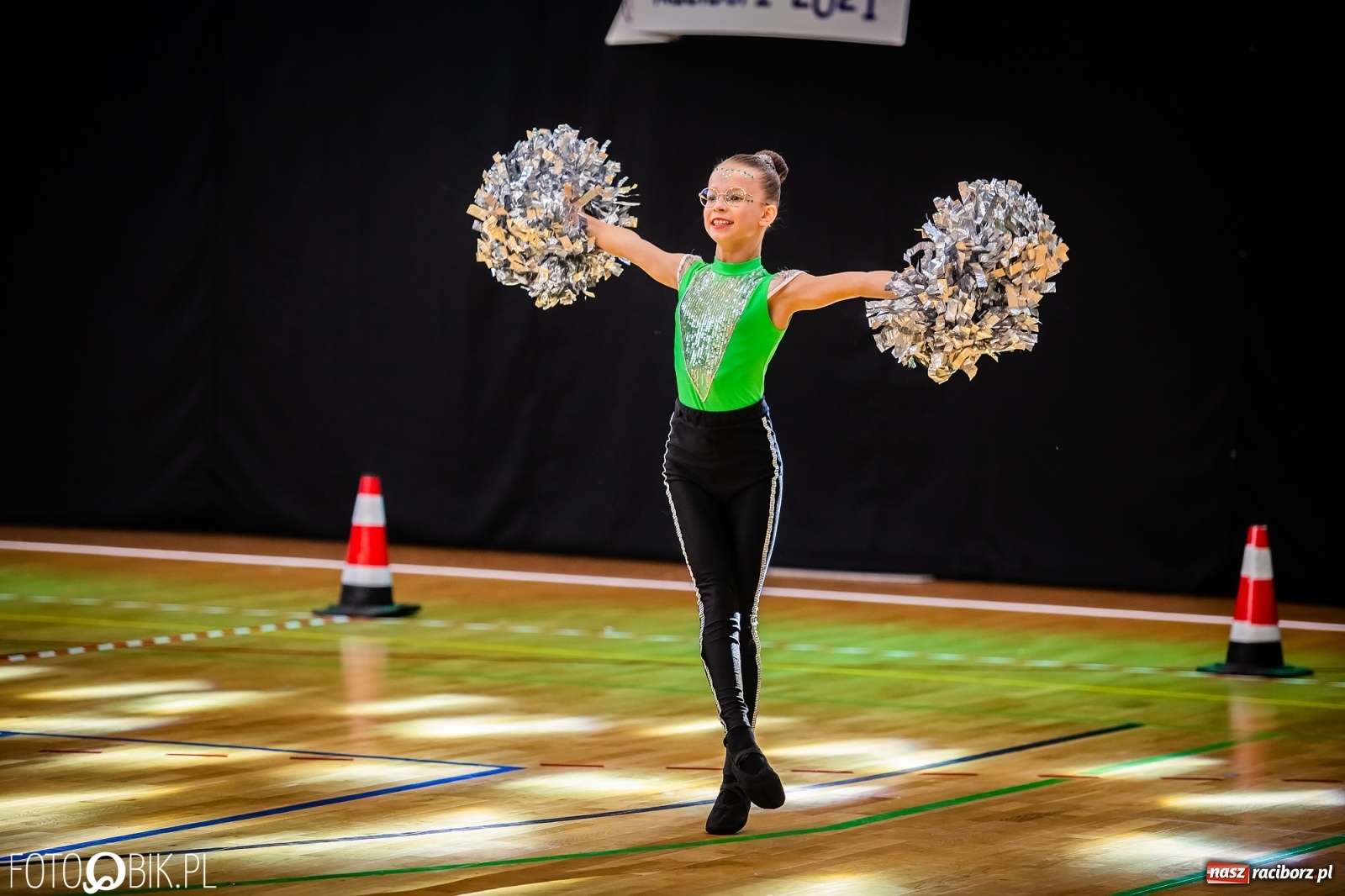 Zdjęcie w galerii na portalu naszraciborz.pl: Ruszyły Otwarte Mistrzostwa Polski Mażoretek w Arenie Rafako [FOTO] wiadomości z regionu