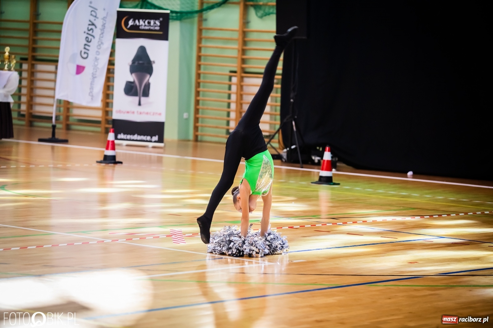 Zdjęcie w galerii na portalu naszraciborz.pl: Ruszyły Otwarte Mistrzostwa Polski Mażoretek w Arenie Rafako [FOTO] wiadomości z regionu