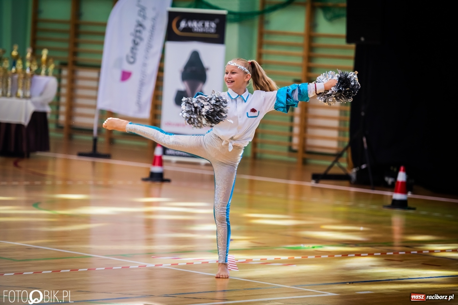 Zdjęcie w galerii na portalu naszraciborz.pl: Ruszyły Otwarte Mistrzostwa Polski Mażoretek w Arenie Rafako [FOTO] wiadomości z regionu