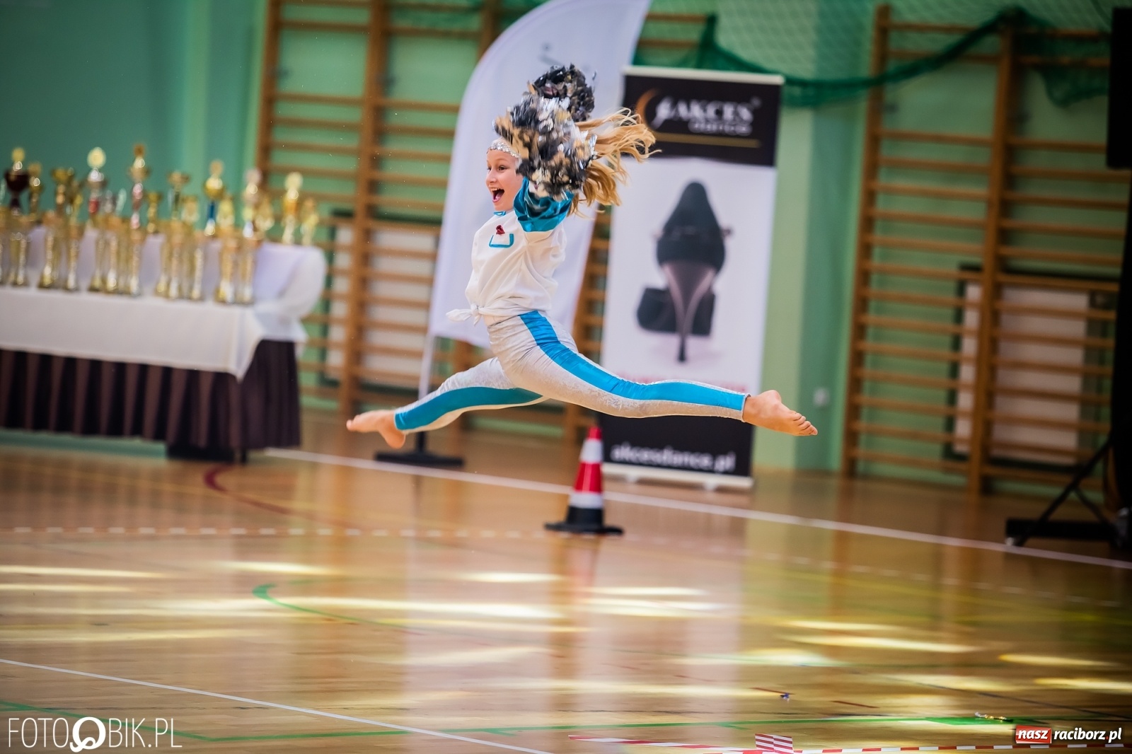 Zdjęcie w galerii na portalu naszraciborz.pl: Ruszyły Otwarte Mistrzostwa Polski Mażoretek w Arenie Rafako [FOTO] wiadomości z regionu