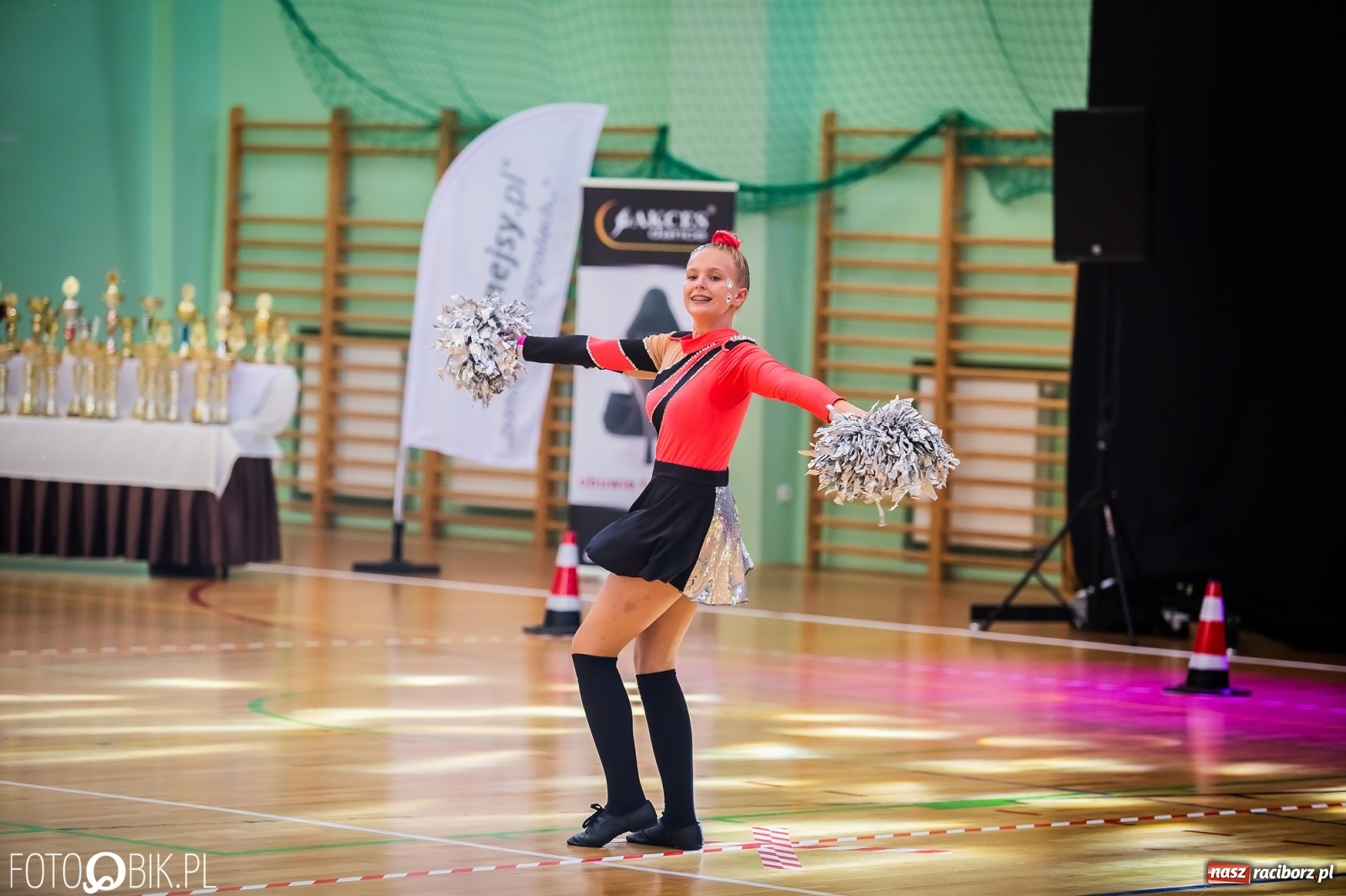 Zdjęcie w galerii na portalu naszraciborz.pl: Ruszyły Otwarte Mistrzostwa Polski Mażoretek w Arenie Rafako [FOTO] wiadomości z regionu