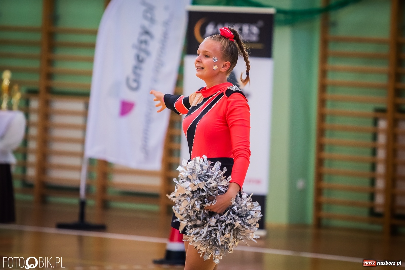 Zdjęcie w galerii na portalu naszraciborz.pl: Ruszyły Otwarte Mistrzostwa Polski Mażoretek w Arenie Rafako [FOTO] wiadomości z regionu