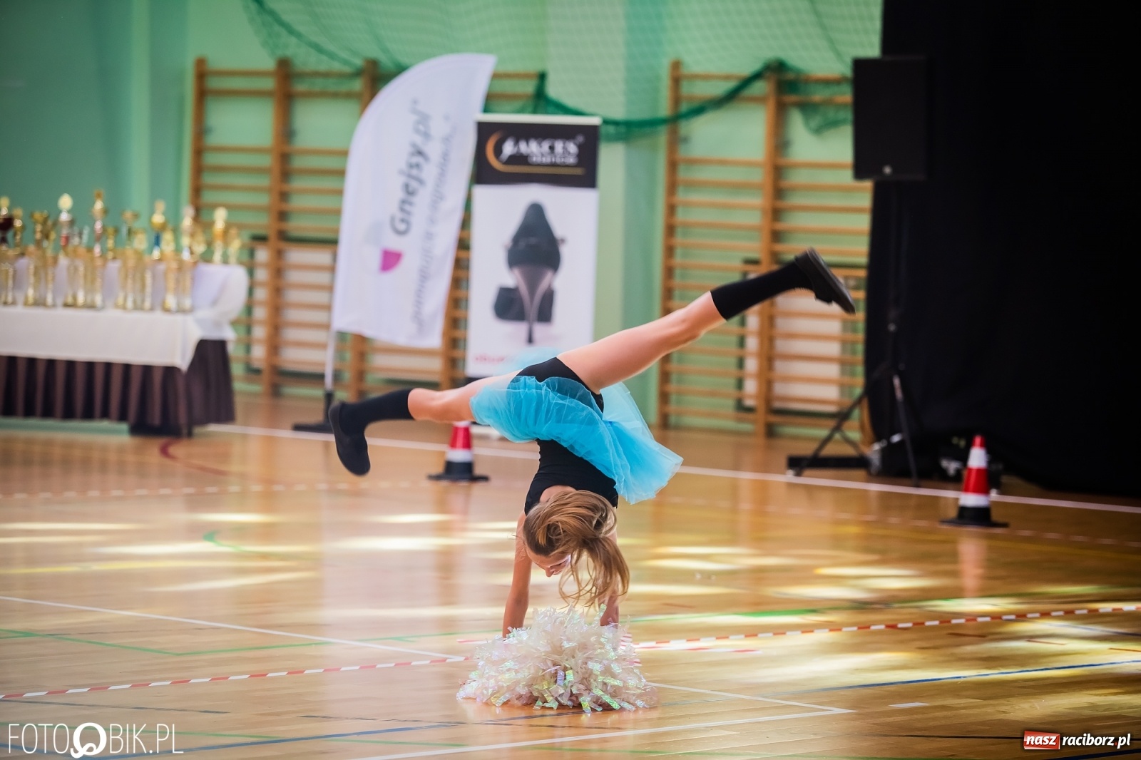 Zdjęcie w galerii na portalu naszraciborz.pl: Ruszyły Otwarte Mistrzostwa Polski Mażoretek w Arenie Rafako [FOTO] wiadomości z regionu