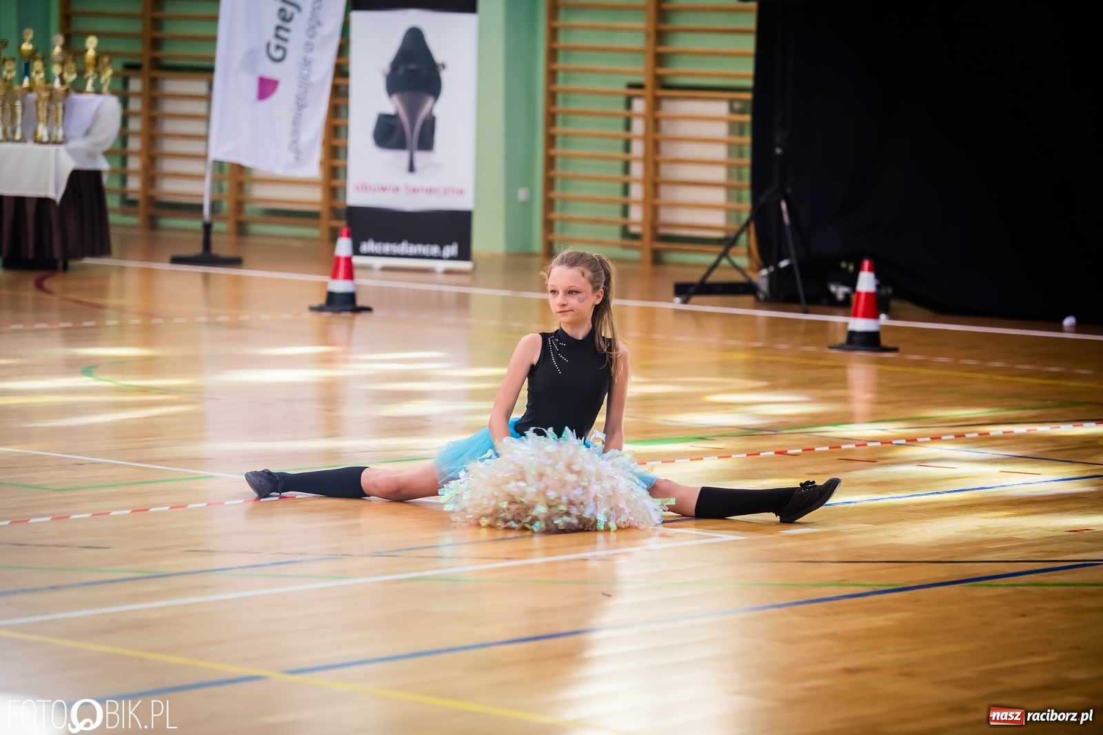 Zdjęcie w galerii na portalu naszraciborz.pl: Ruszyły Otwarte Mistrzostwa Polski Mażoretek w Arenie Rafako [FOTO] wiadomości z regionu