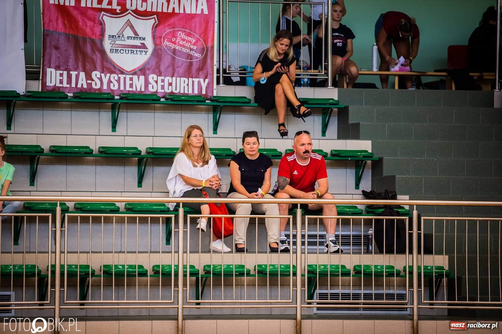 Zdjęcie w galerii na portalu naszraciborz.pl: Ruszyły Otwarte Mistrzostwa Polski Mażoretek w Arenie Rafako [FOTO] wiadomości z regionu