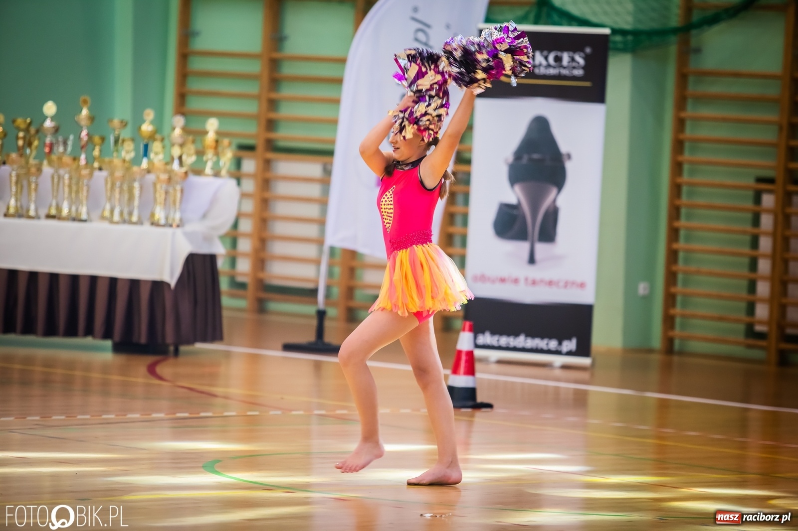 Zdjęcie w galerii na portalu naszraciborz.pl: Ruszyły Otwarte Mistrzostwa Polski Mażoretek w Arenie Rafako [FOTO] wiadomości z regionu