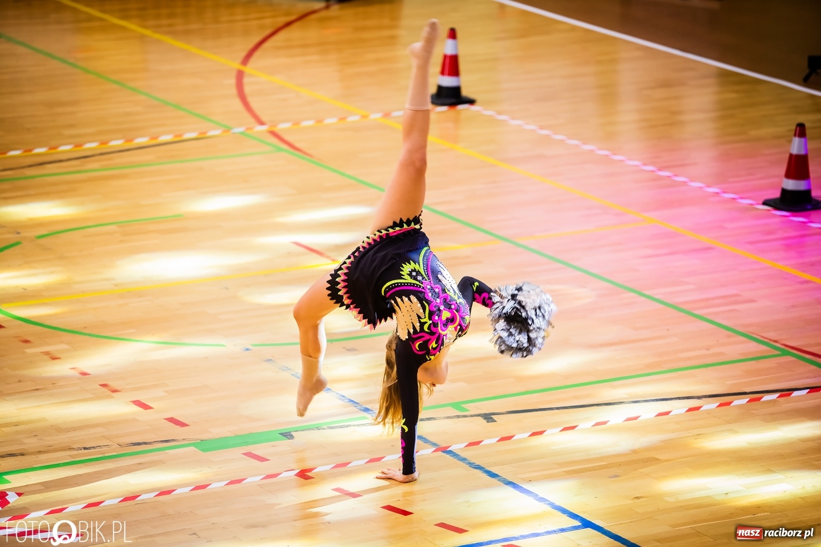 Zdjęcie w galerii na portalu naszraciborz.pl: Ruszyły Otwarte Mistrzostwa Polski Mażoretek w Arenie Rafako [FOTO] wiadomości z regionu