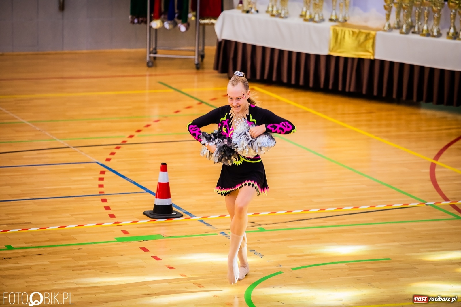 Zdjęcie w galerii na portalu naszraciborz.pl: Ruszyły Otwarte Mistrzostwa Polski Mażoretek w Arenie Rafako [FOTO] wiadomości z regionu