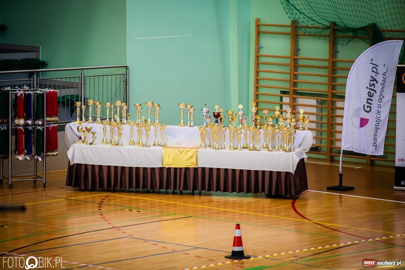 Zdjęcie w galerii na portalu naszraciborz.pl: Ruszyły Otwarte Mistrzostwa Polski Mażoretek w Arenie Rafako [FOTO] wiadomości z regionu