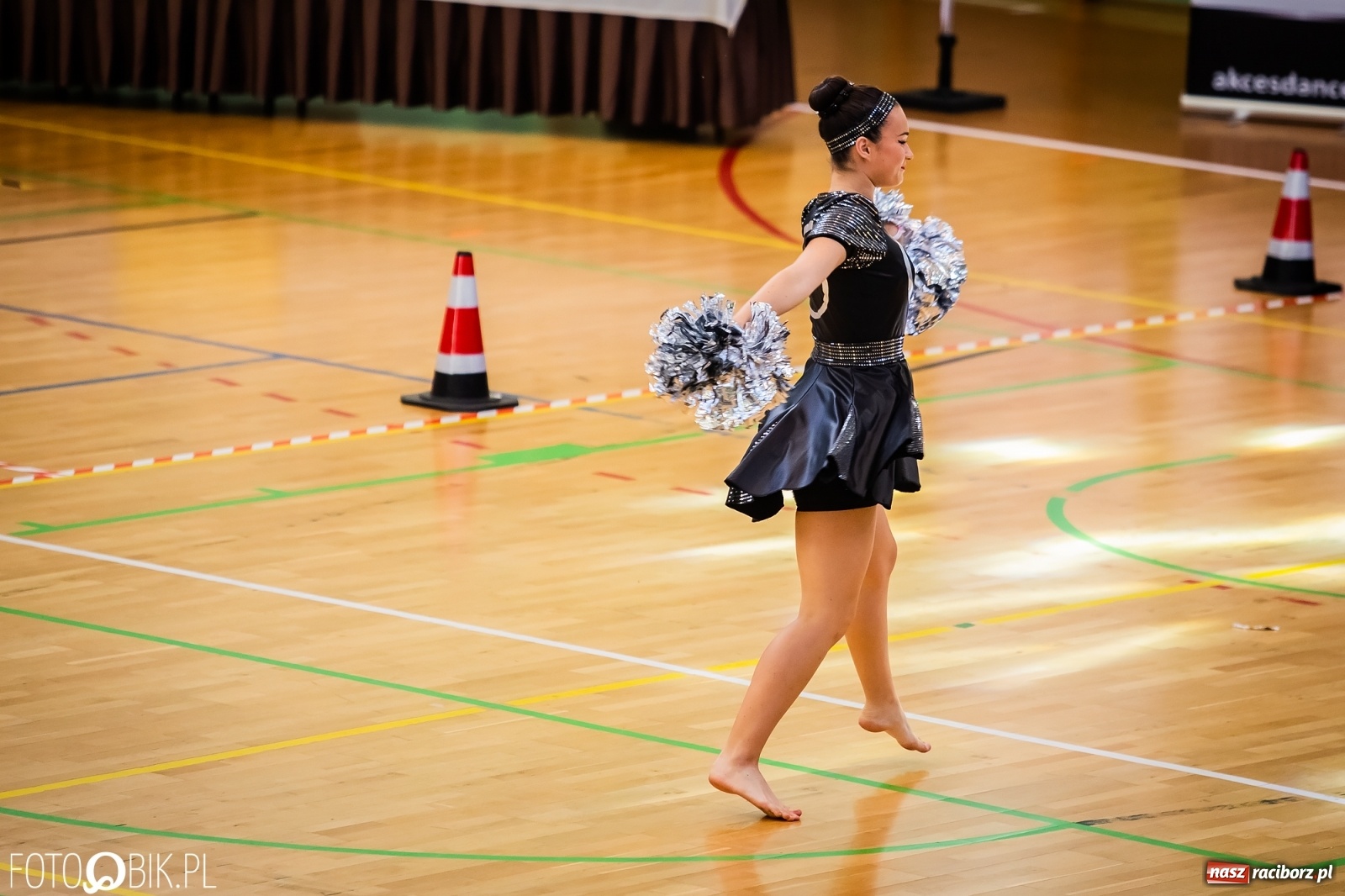 Zdjęcie w galerii na portalu naszraciborz.pl: Ruszyły Otwarte Mistrzostwa Polski Mażoretek w Arenie Rafako [FOTO] wiadomości z regionu