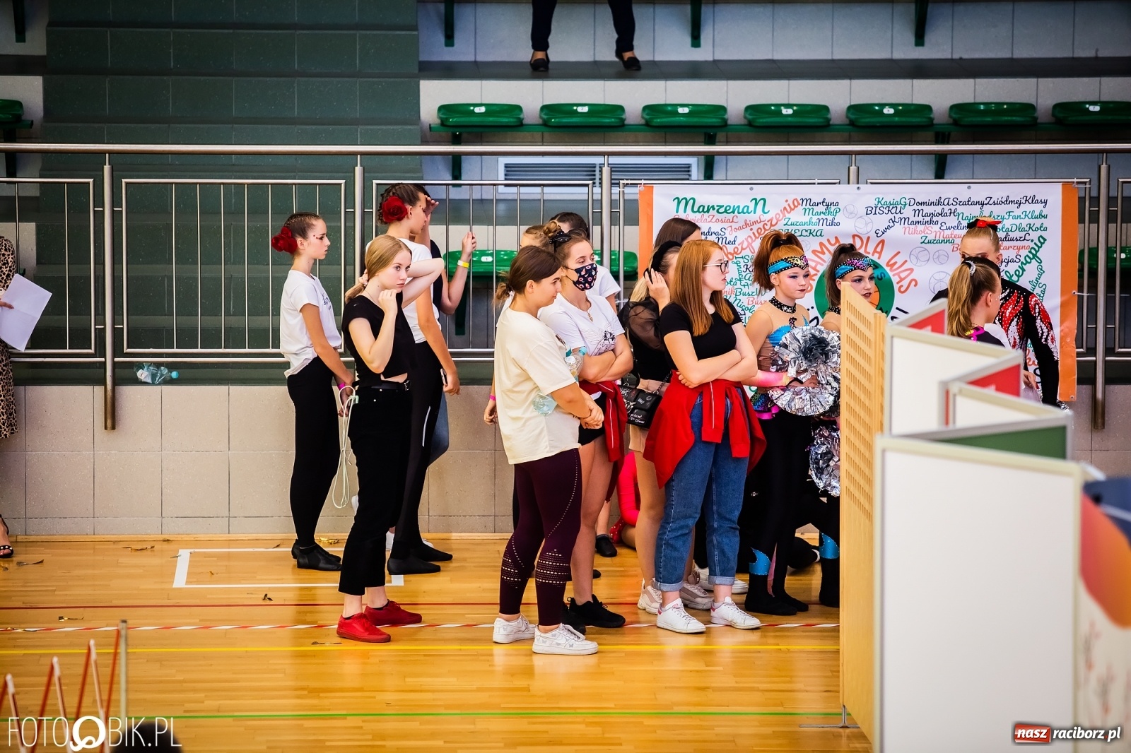 Zdjęcie w galerii na portalu naszraciborz.pl: Ruszyły Otwarte Mistrzostwa Polski Mażoretek w Arenie Rafako [FOTO] wiadomości z regionu