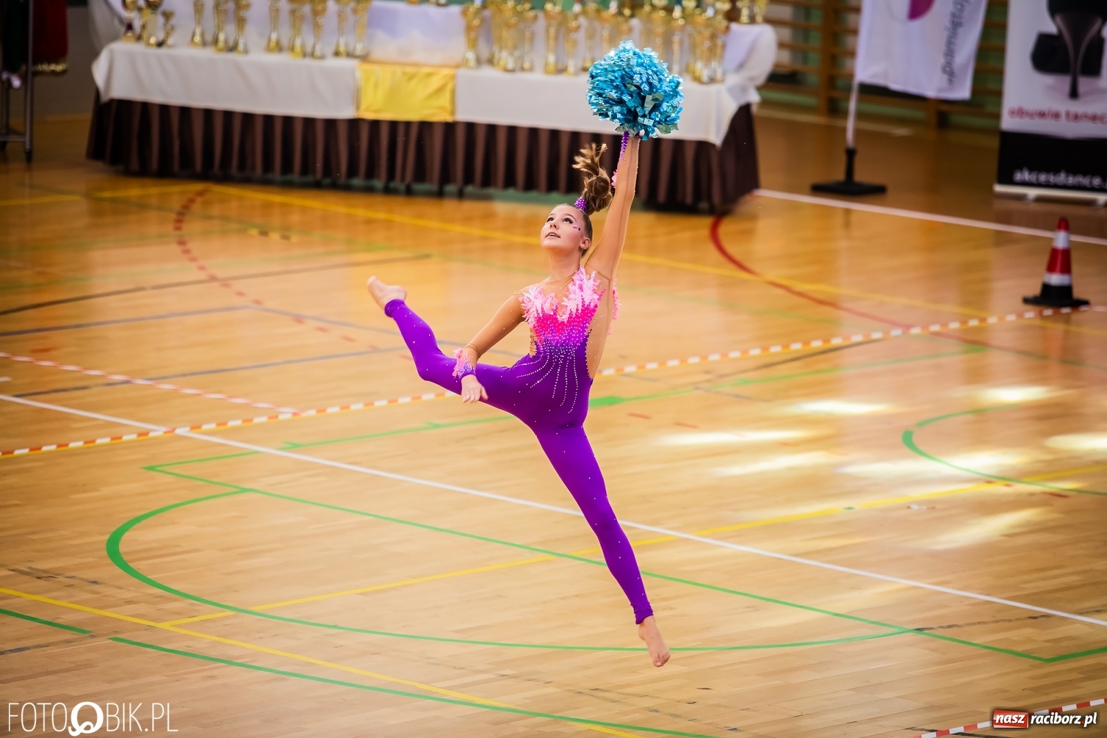 Zdjęcie w galerii na portalu naszraciborz.pl: Ruszyły Otwarte Mistrzostwa Polski Mażoretek w Arenie Rafako [FOTO] wiadomości z regionu