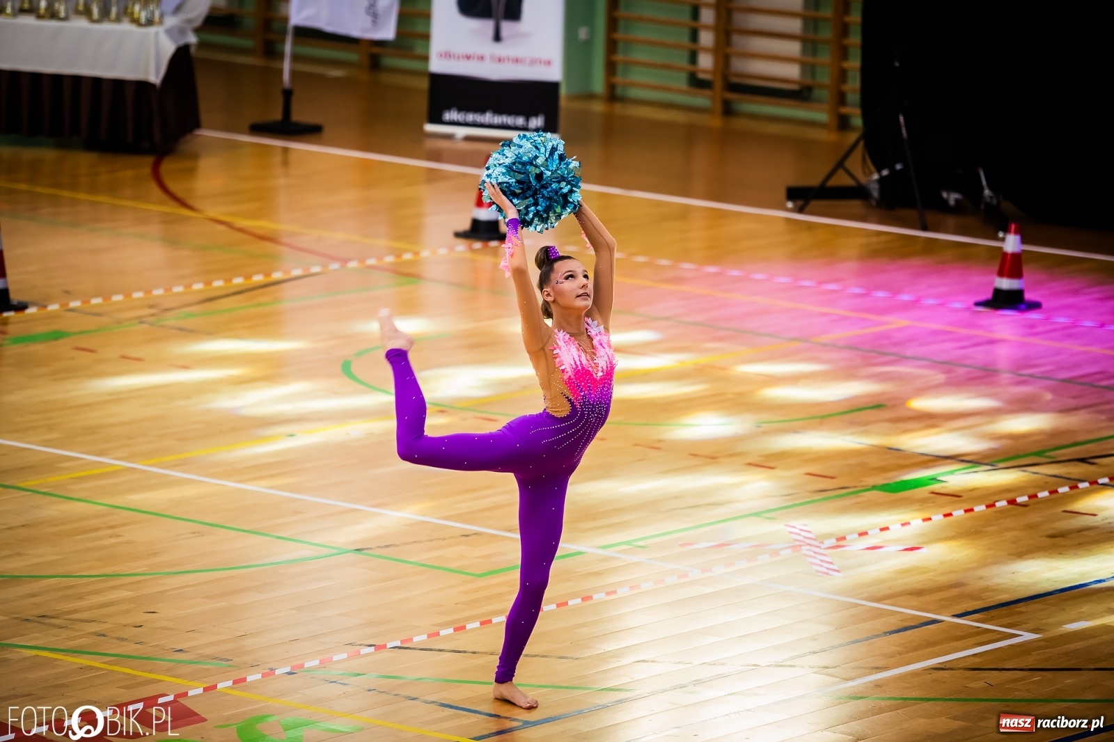 Zdjęcie w galerii na portalu naszraciborz.pl: Ruszyły Otwarte Mistrzostwa Polski Mażoretek w Arenie Rafako [FOTO] wiadomości z regionu