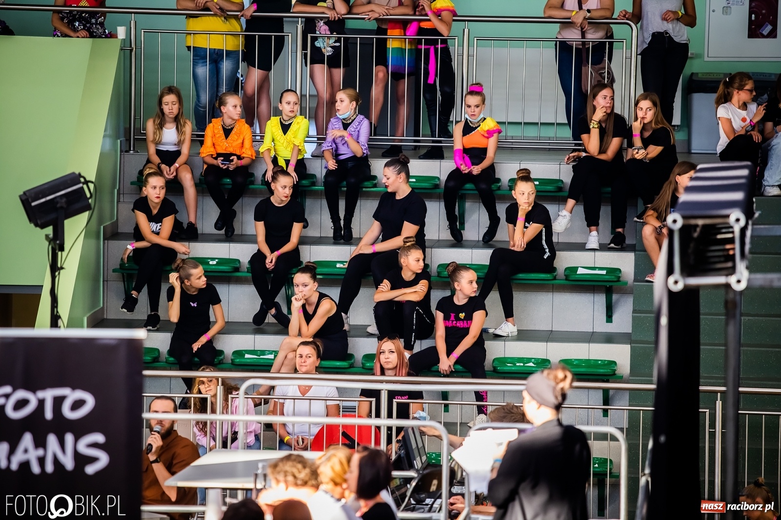 Zdjęcie w galerii na portalu naszraciborz.pl: Ruszyły Otwarte Mistrzostwa Polski Mażoretek w Arenie Rafako [FOTO] wiadomości z regionu