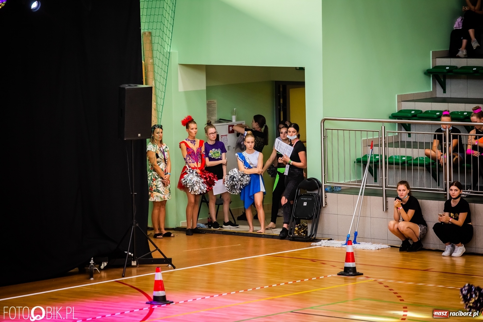 Zdjęcie w galerii na portalu naszraciborz.pl: Ruszyły Otwarte Mistrzostwa Polski Mażoretek w Arenie Rafako [FOTO] wiadomości z regionu