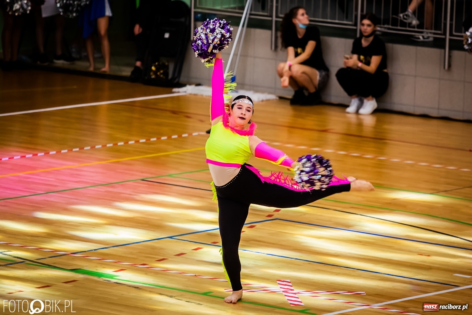 Zdjęcie w galerii na portalu naszraciborz.pl: Ruszyły Otwarte Mistrzostwa Polski Mażoretek w Arenie Rafako [FOTO] wiadomości z regionu