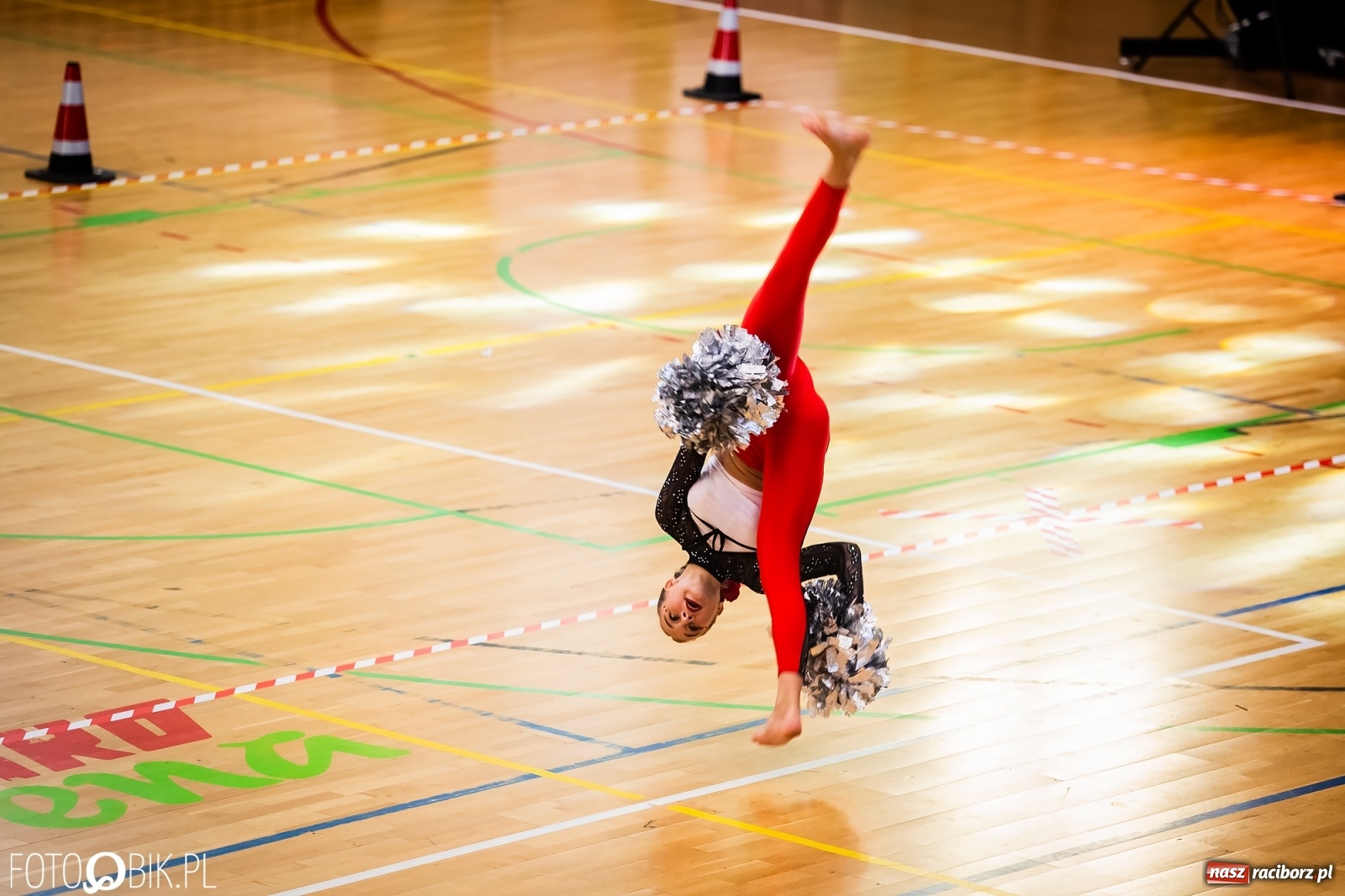 Zdjęcie w galerii na portalu naszraciborz.pl: Ruszyły Otwarte Mistrzostwa Polski Mażoretek w Arenie Rafako [FOTO] wiadomości z regionu