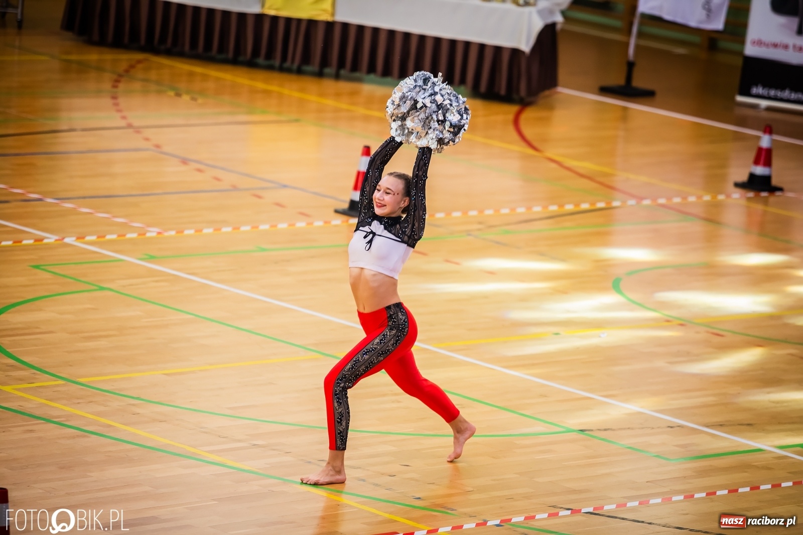 Zdjęcie w galerii na portalu naszraciborz.pl: Ruszyły Otwarte Mistrzostwa Polski Mażoretek w Arenie Rafako [FOTO] wiadomości z regionu
