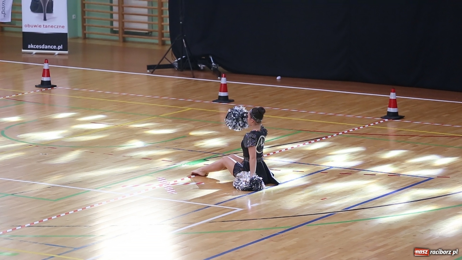 Zdjęcie w galerii na portalu naszraciborz.pl: Ruszyły Otwarte Mistrzostwa Polski Mażoretek w Arenie Rafako [FOTO] wiadomości z regionu