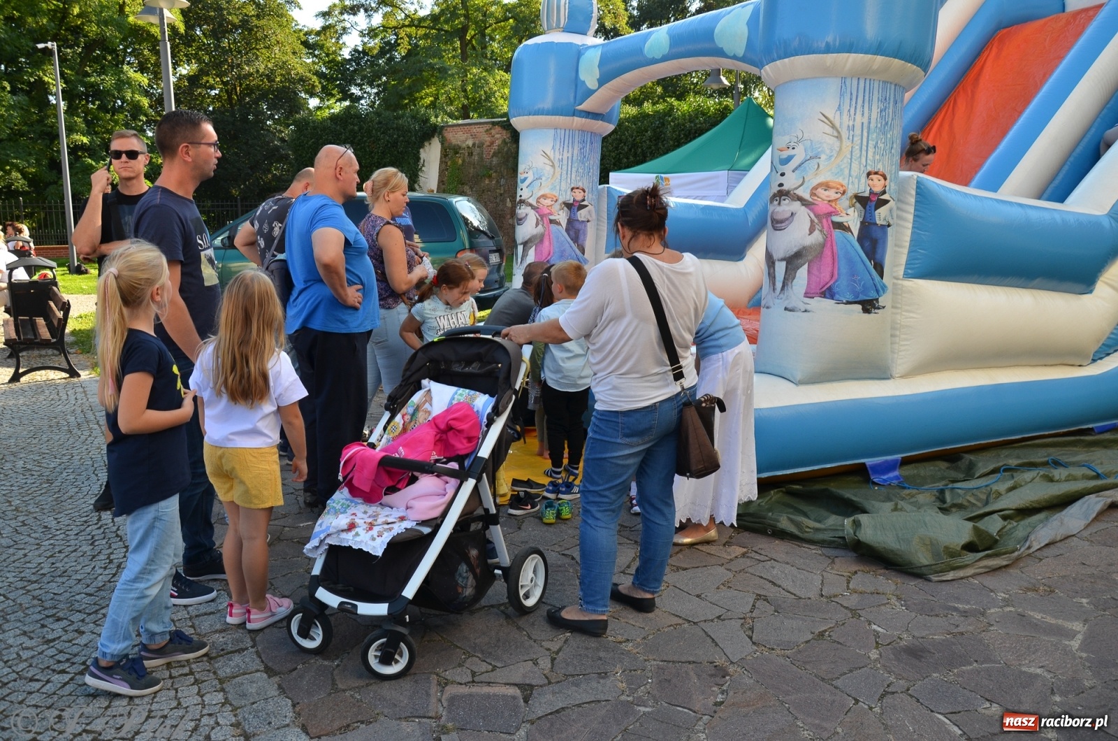 Zdjęcie w galerii na portalu naszraciborz.pl: MDK pochwalił się osiągnięciami na festynie na zamku wiadomości z regionu